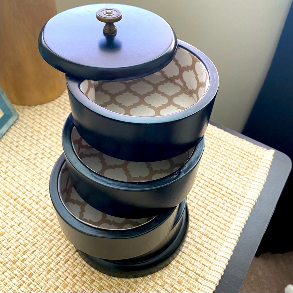 Jewelry box